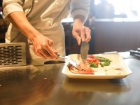 'Kuhari postavljaju nemoguće uvjete, a perač suđa traži 7.000 kn!'