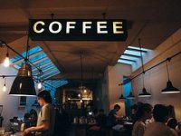 Nudeći napitke kiosci kradu posao kafićima