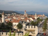 Trogirski škver postaje i marina s pet sidara